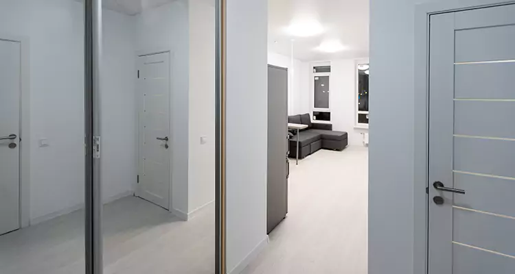 Modern Mirrored Closet Doors Repair in Winter Springs, FL